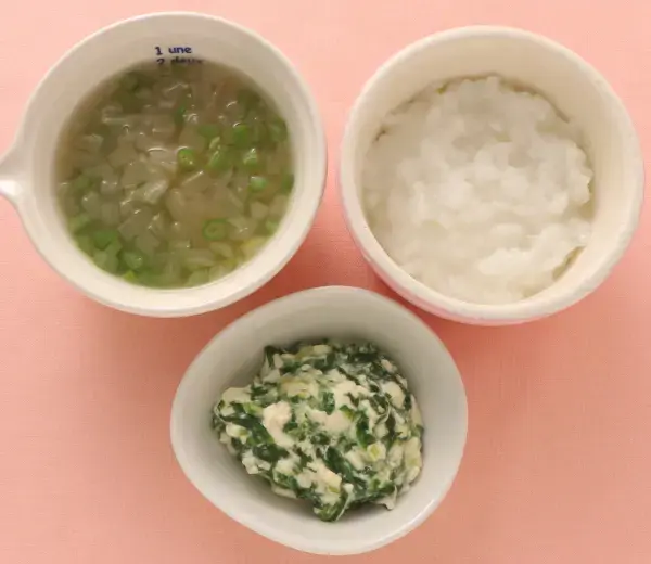 くずし豆腐と青菜のとろみ煮 玉葱といんげんのみそ汁