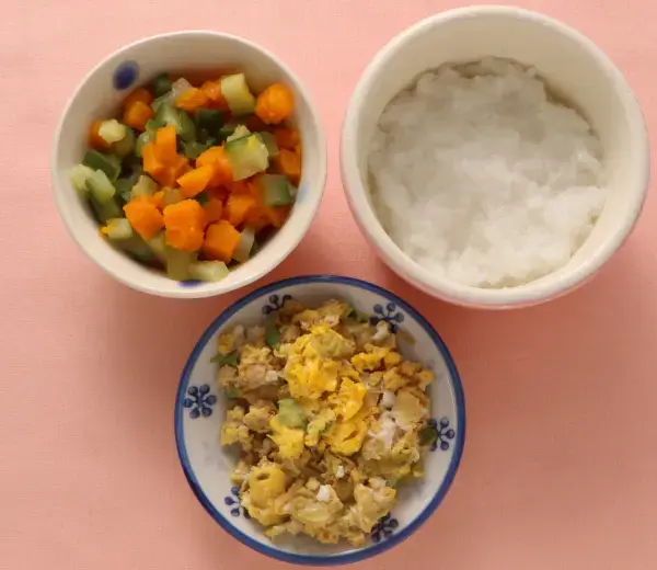 レタスと卵のレンジ蒸し