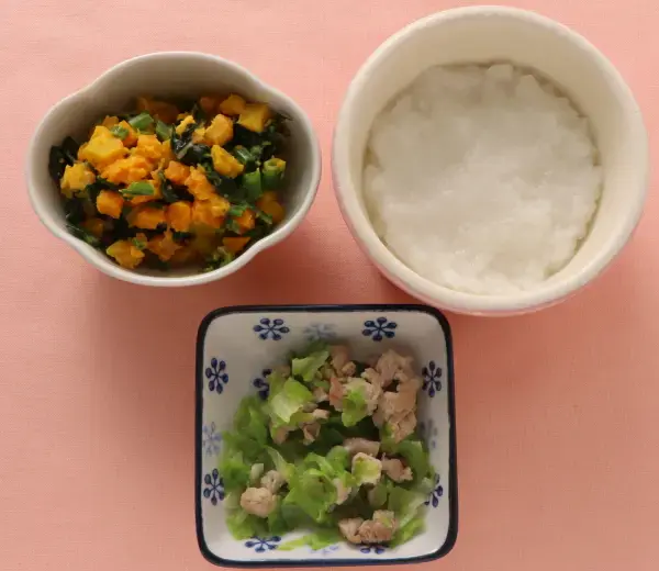 鶏肉とレタスのレンジ蒸し パンプキンサラダ