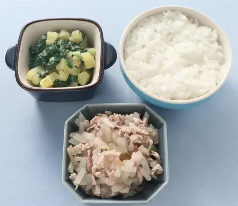豚肉ともやしの煮もの おさつサラダ