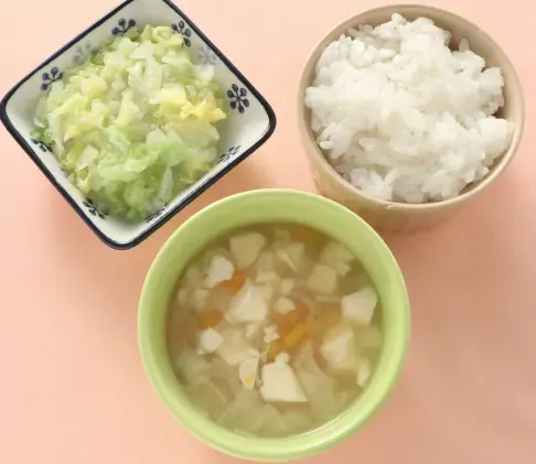 豆腐と野菜のみそ汁