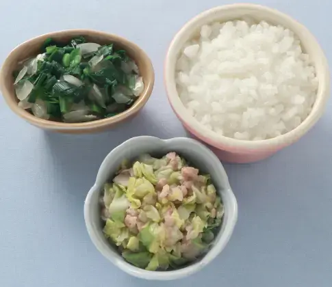 豚肉とキャベツのレンジ蒸し 玉葱とにらのやわらか煮