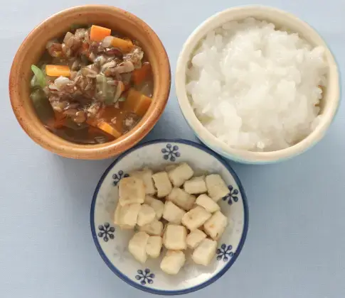豆腐ステーキ 野菜となめこのみそ汁