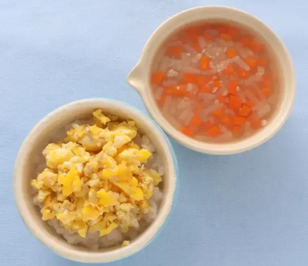そぼろ親子丼 野菜汁