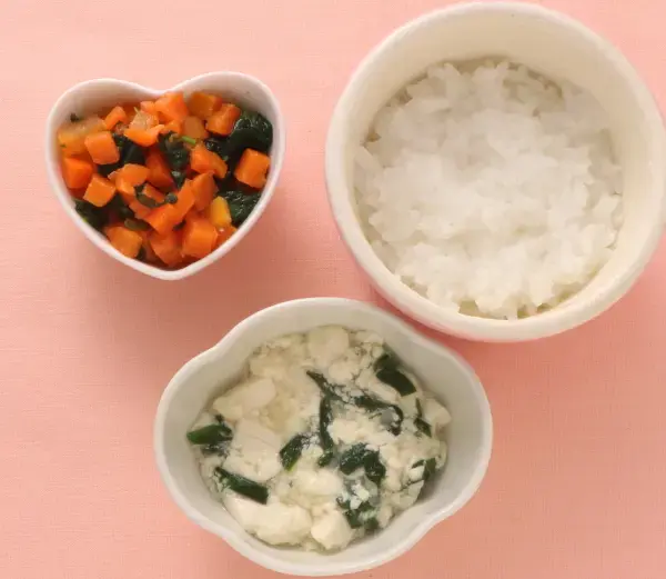くずし豆腐の麻婆風 人参と青菜の煮びたし