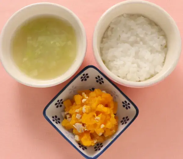 鶏肉とかぼちゃのマッシュ キャベツと枝豆のみそ汁