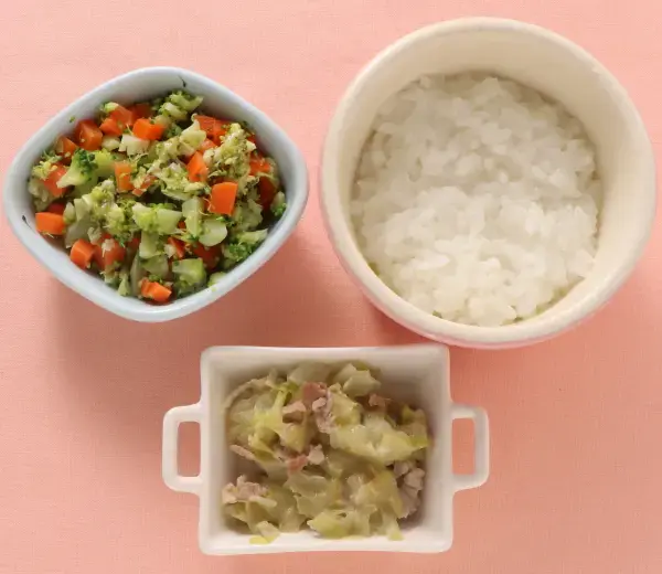 豚肉とレタスのレンジ蒸し ブロッコリーと人参のサラダ