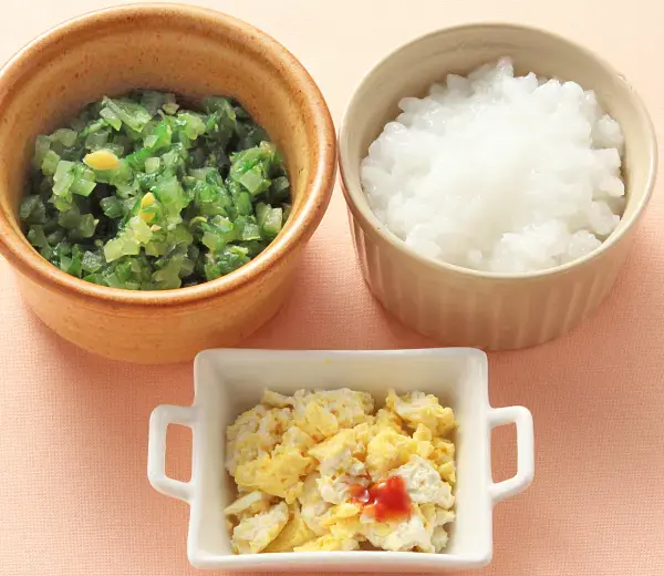 ふわふわオムレツ レタスと胡瓜のコーン煮