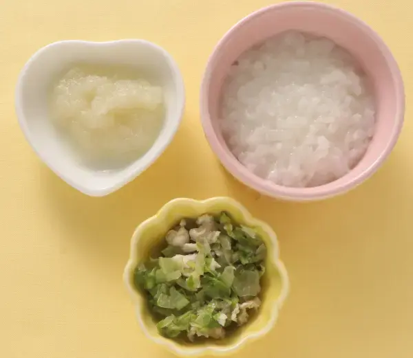 鶏肉とレタスのレンジ蒸し 玉葱のペースト