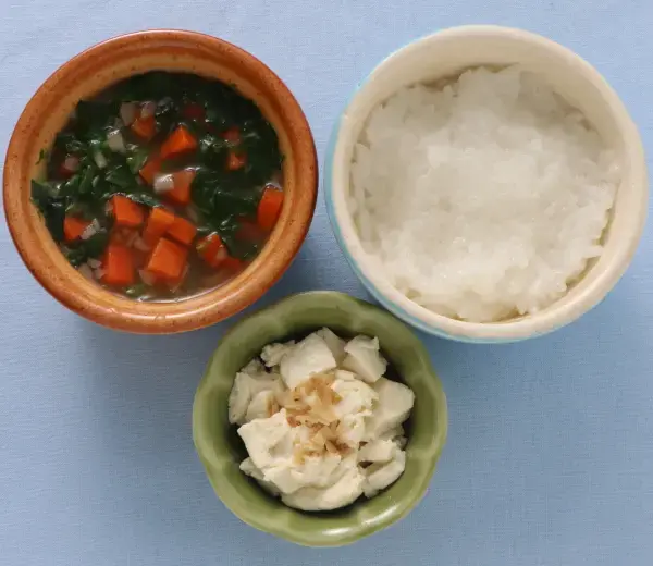 くずし豆腐 ごぼうとレタスのみそ汁
