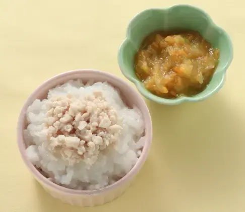 鶏丼 キャベツと人参のつぶし煮