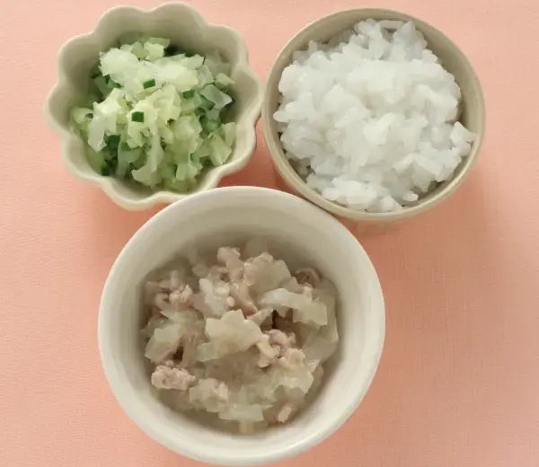 豚肉と玉葱のレンジ蒸し キャベツと胡瓜のマヨあえ