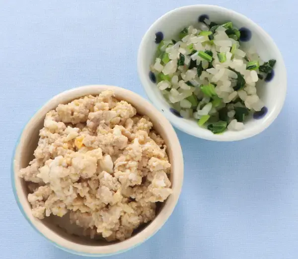 豚たま丼 もやしと青菜のおひたし