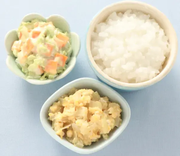 玉葱の卵あえ 野菜のマヨサラダ