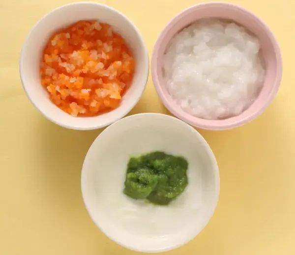 ヨーグルト レタスペーストのせ 大根と人参のやわらか煮