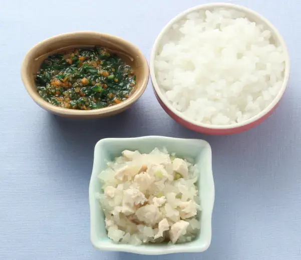 鶏肉と玉葱のレンジ蒸し 人参と青菜の煮びたし