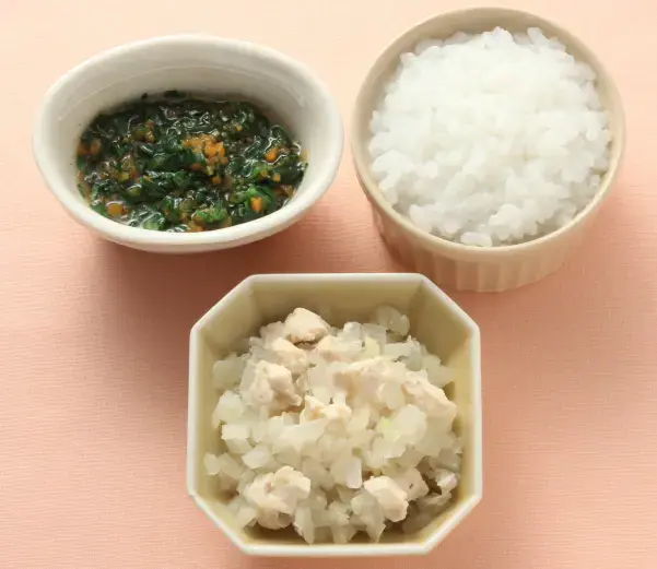 鶏肉と玉葱のレンジ蒸し 人参と青菜の煮びたし