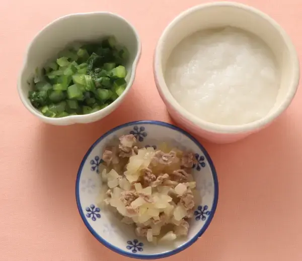 牛肉と玉葱の煮もの 胡瓜とレタスのやわらかあえ