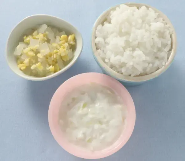 キャベツのヨーグルトあえ 玉葱のコーン煮