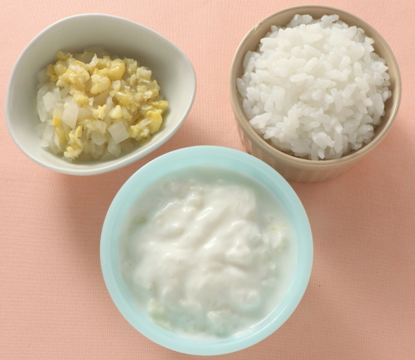 キャベツのヨーグルトあえ 玉葱のコーン煮