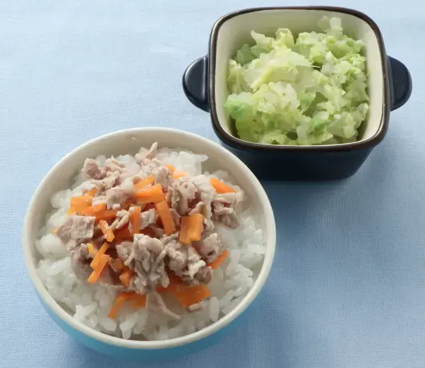 豚丼 白菜と玉葱のやわらか煮