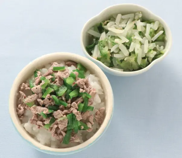 牛丼 レタスともやしのあえもの