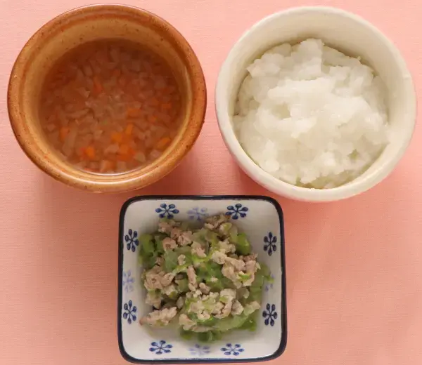 豚肉とキャベツのレンジ蒸し 玉葱と人参のスープ