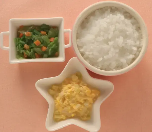 玉葱の卵とじ レタスと人参のやわらか煮