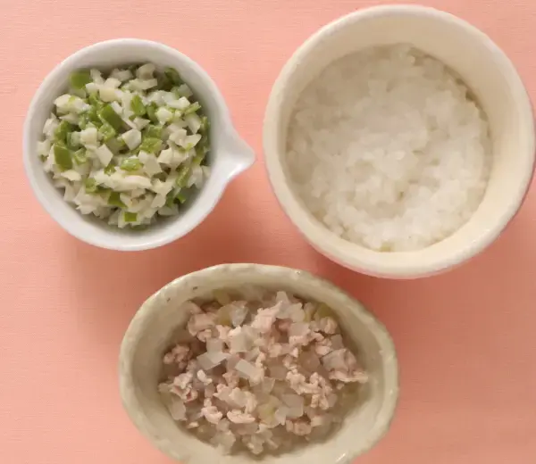 豚肉と玉葱の煮もの れんこんとピーマンのマヨあえ