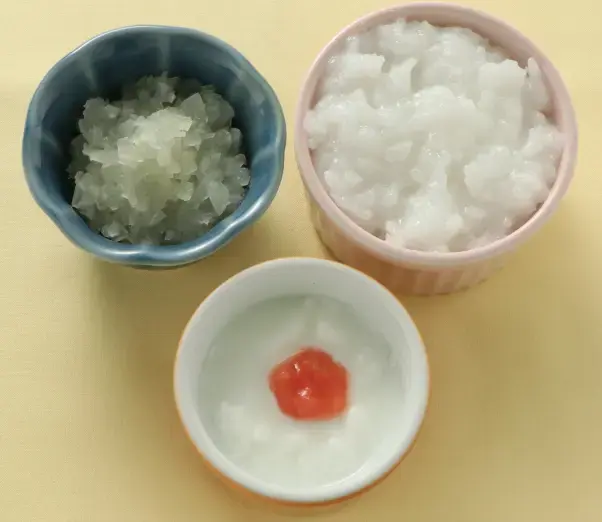 ヨーグルト ミニトマトペーストのせ 玉葱の煮もの