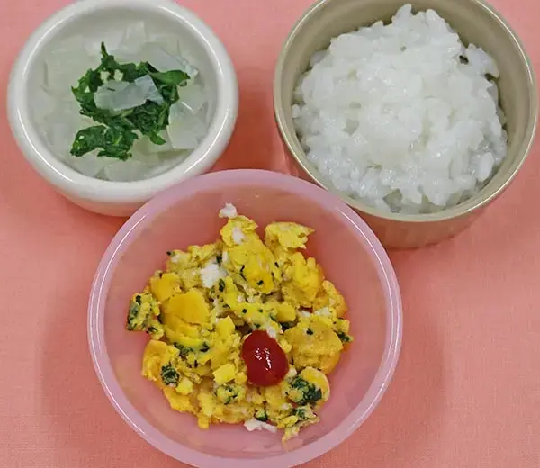 ほうれん草オムレツ レタスと玉葱のやわらか煮