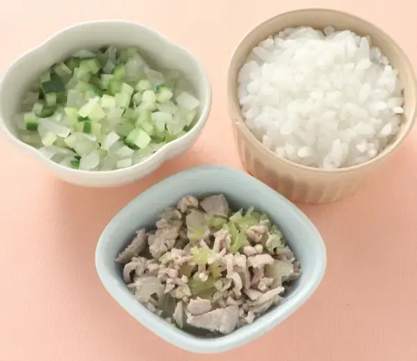 豚肉とレタスのやわらか煮 胡瓜と玉葱のあえもの