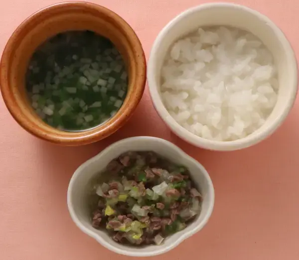 牛肉と白菜の煮もの もやしとにらのスープ