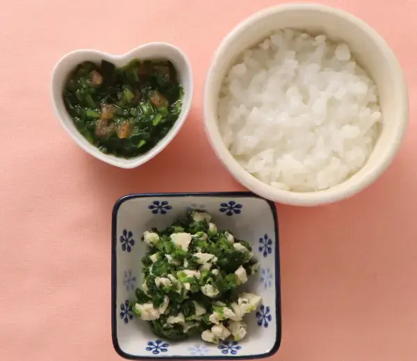 鶏肉とレタスのレンジ蒸し ほうれん草とトマトのおひたし