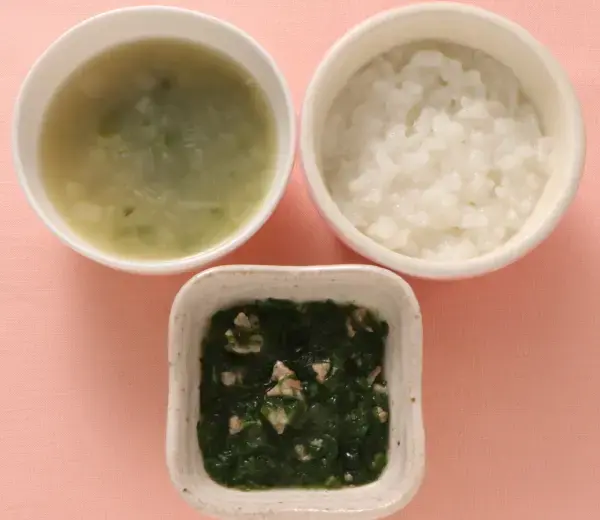 豚肉とレタスのとろみあえ わかめと大根のみそ汁