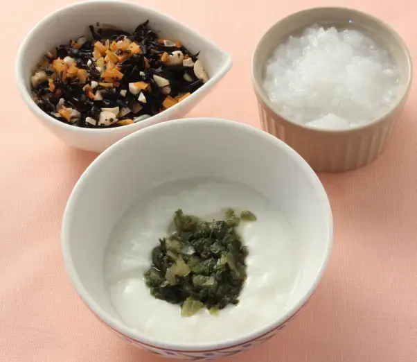 ヨーグルト レタスのせ お豆とひじきの煮もの