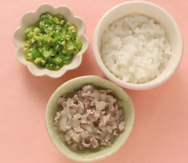 豚肉と玉葱の煮もの レタスのコーン煮