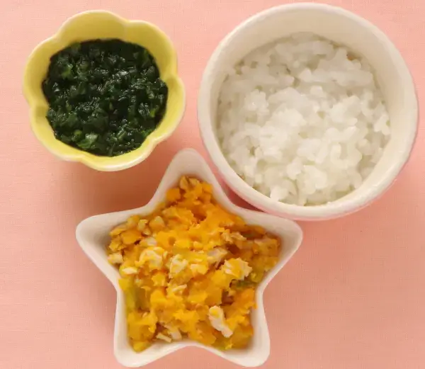 鶏肉とかぼちゃのマッシュ レタスとほうれん草の煮びたし