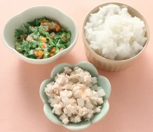 鶏肉と大根のおかか煮 レタスと人参のマヨあえ