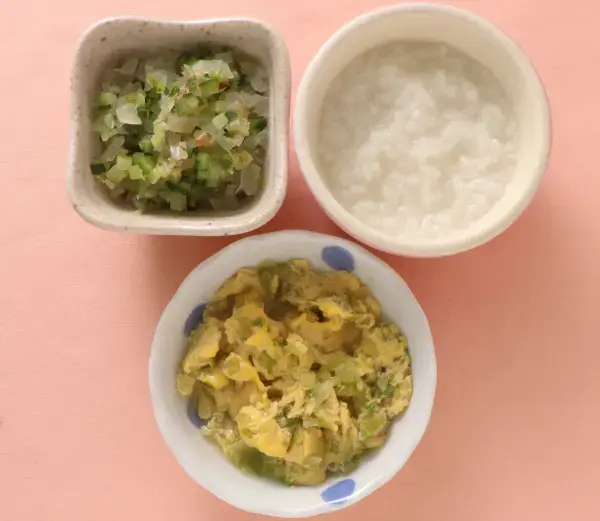 レタスの卵とじ 胡瓜と玉葱のおかかあえ
